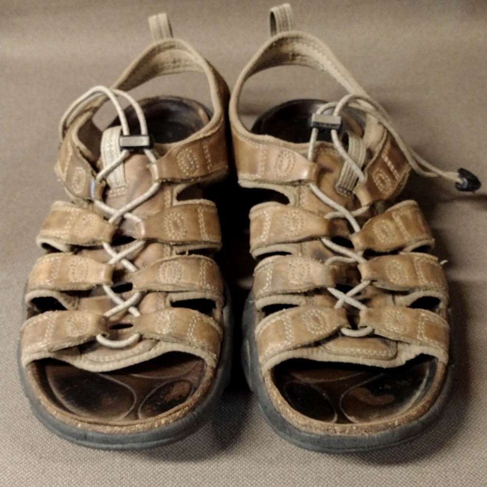 Unisex Keen sandals / men's size 10.5/11